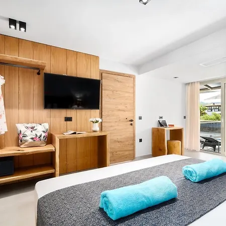 Emily's Luxury * 佩科霍里