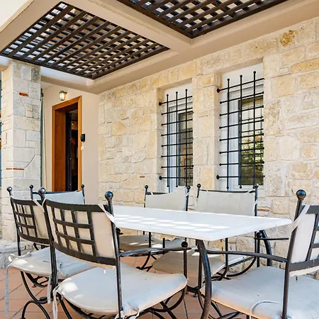 Emily's Luxury 佩科霍里