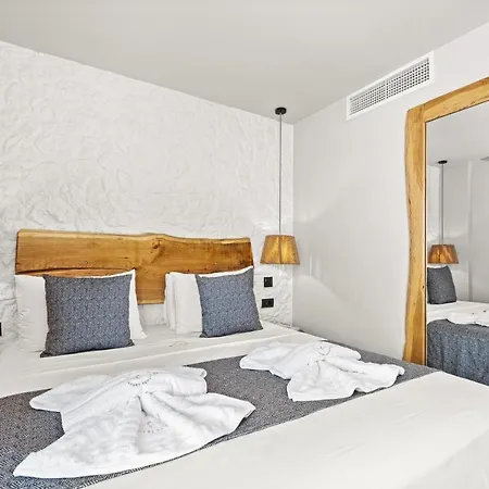 Emily's Luxury * Pefkochori